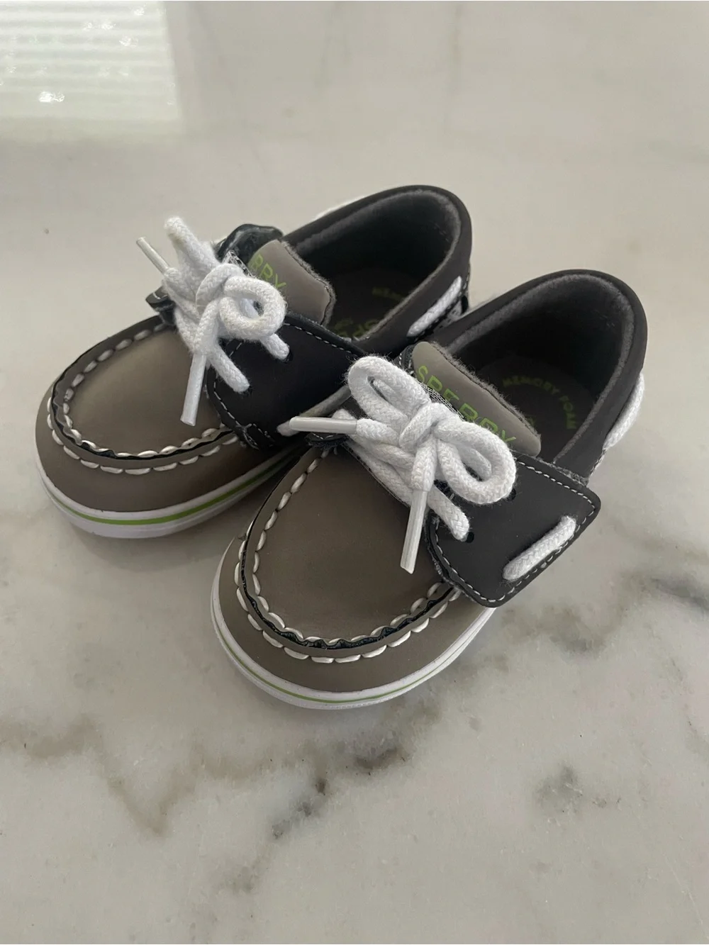 NWT Sperry Kids Taupe and Black Boat Shoes with White Laces Baby size 3 #0204